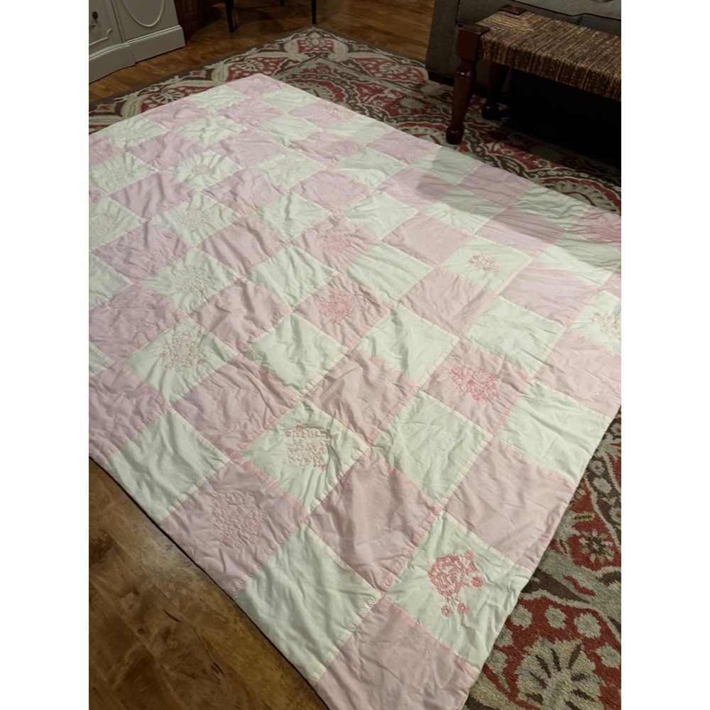 Handmade‎ Patchwork Quilt Twin/Full Pink White Floral Hand Embroidered Vintage